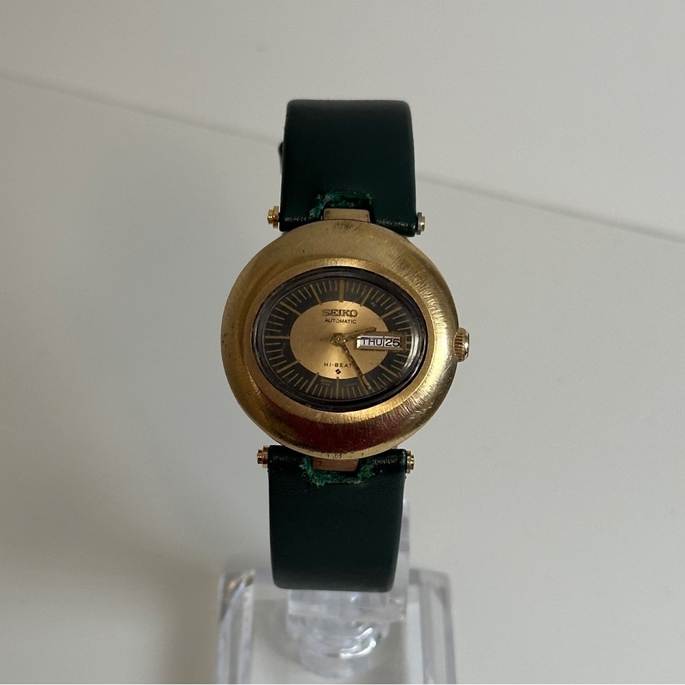 Seiko Gold Round Dial Watch with Dark Green Strap